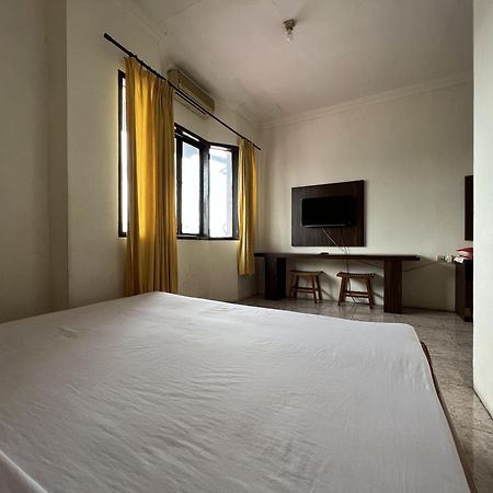Oyo 92098 Kost Orange Syariah Hotel Makassar Bagian luar foto
