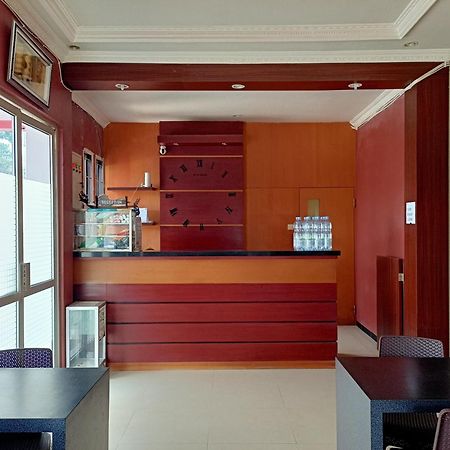 Oyo 92098 Kost Orange Syariah Hotel Makassar Bagian luar foto