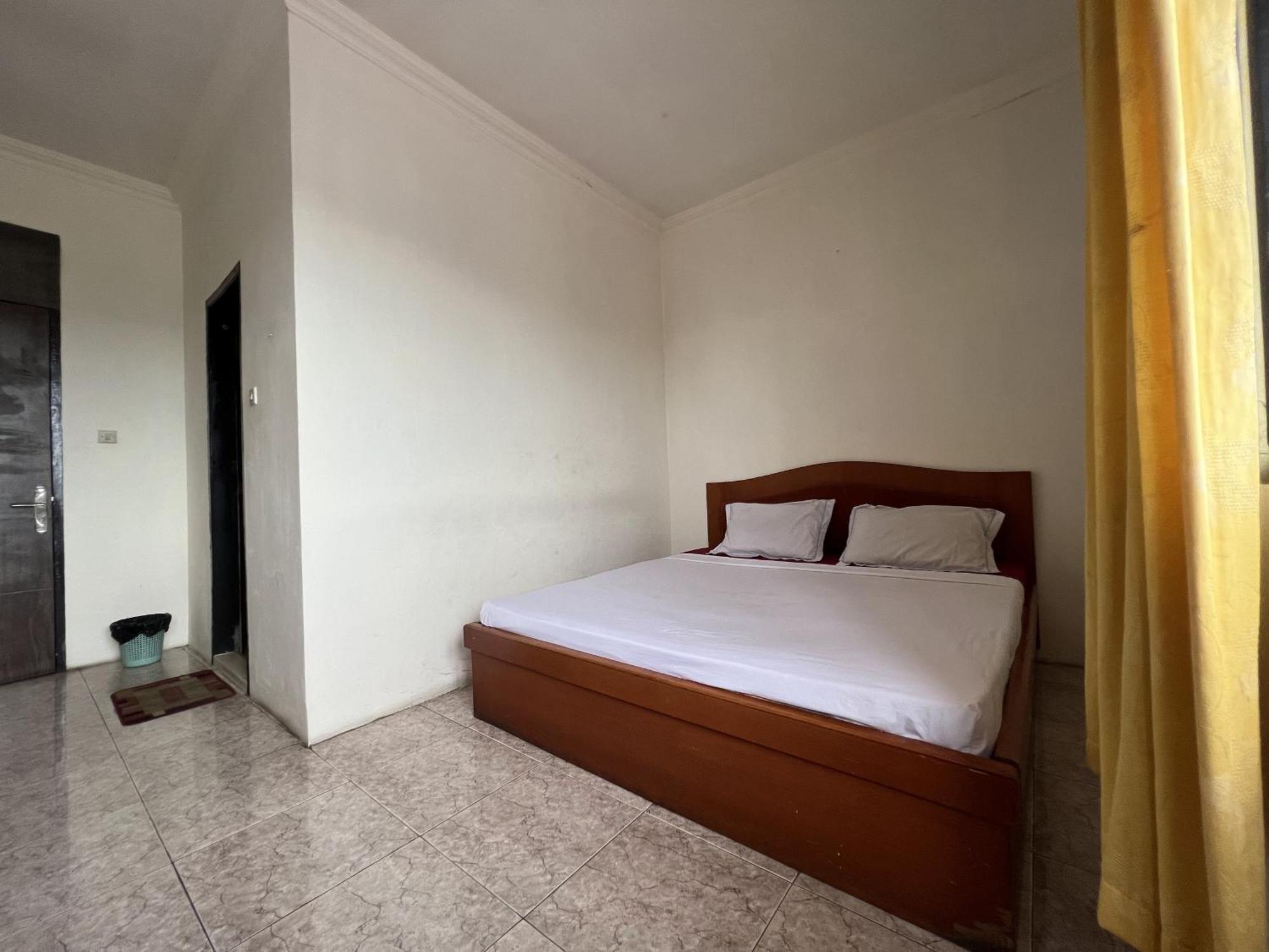 Oyo 92098 Kost Orange Syariah Hotel Makassar Bagian luar foto