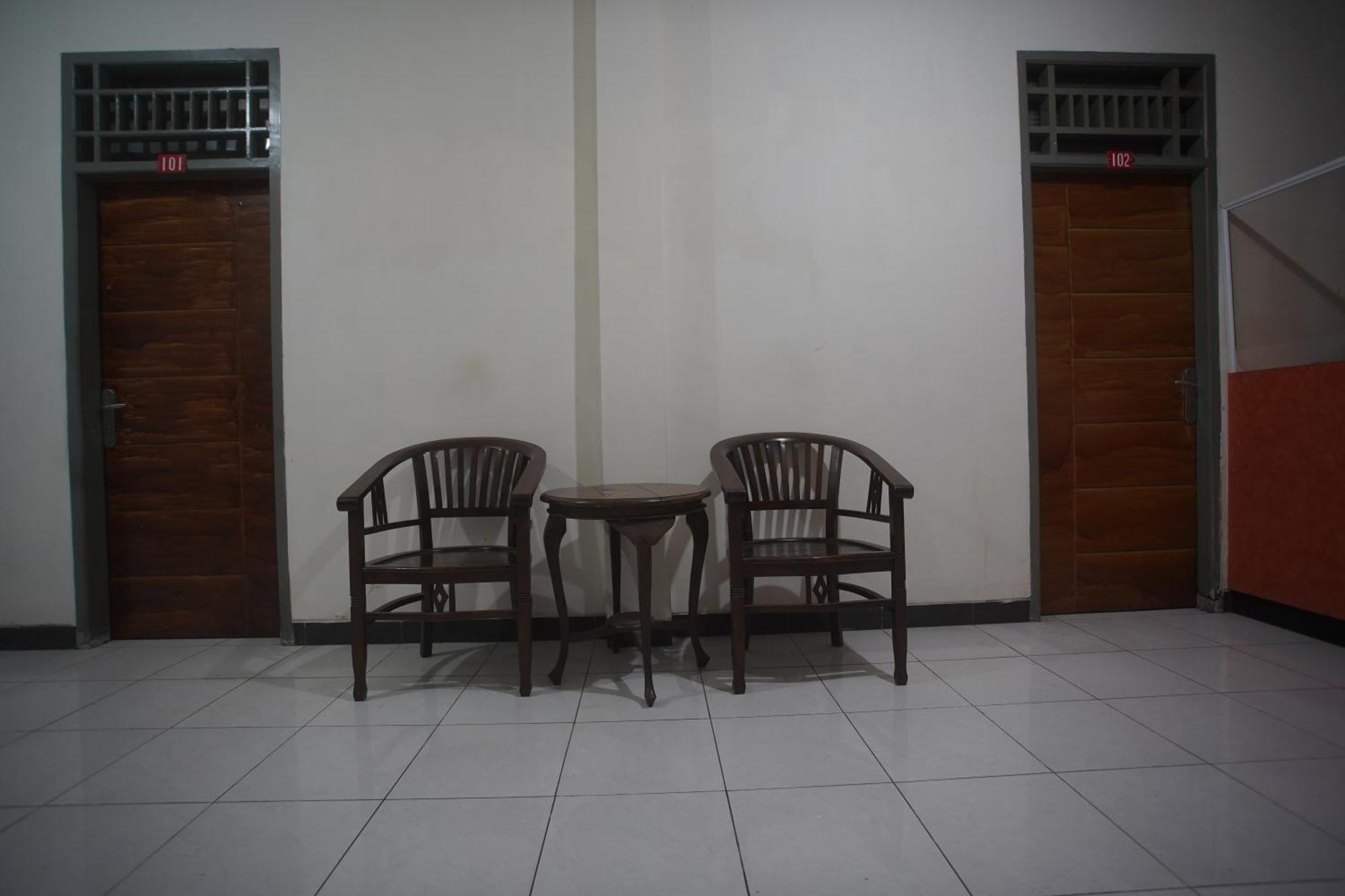 Oyo 92098 Kost Orange Syariah Hotel Makassar Bagian luar foto