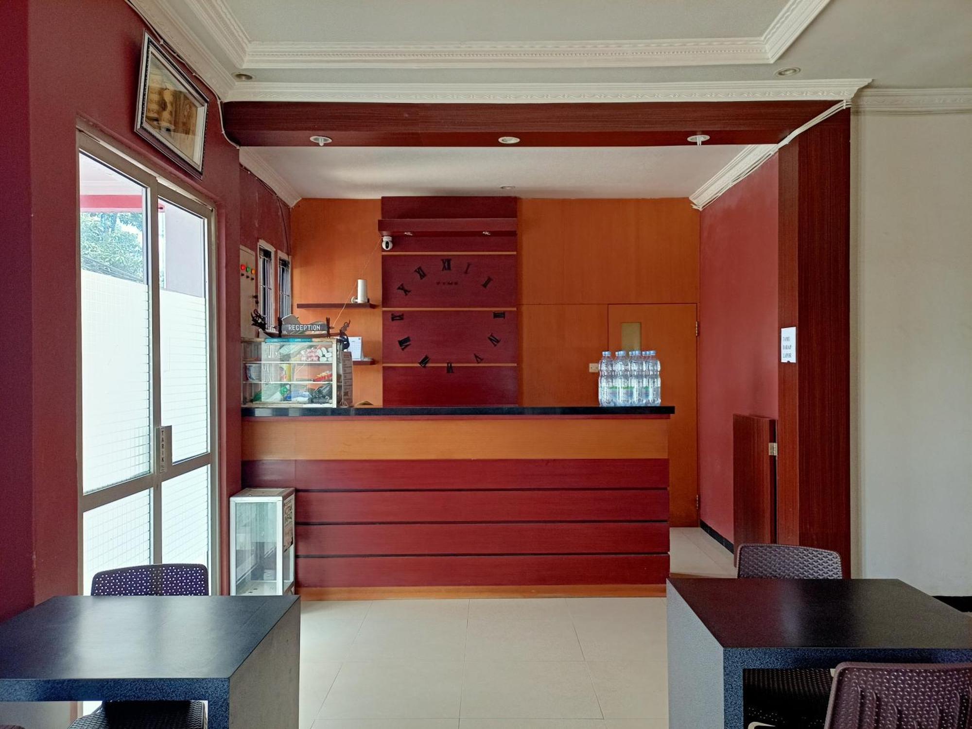 Oyo 92098 Kost Orange Syariah Hotel Makassar Bagian luar foto