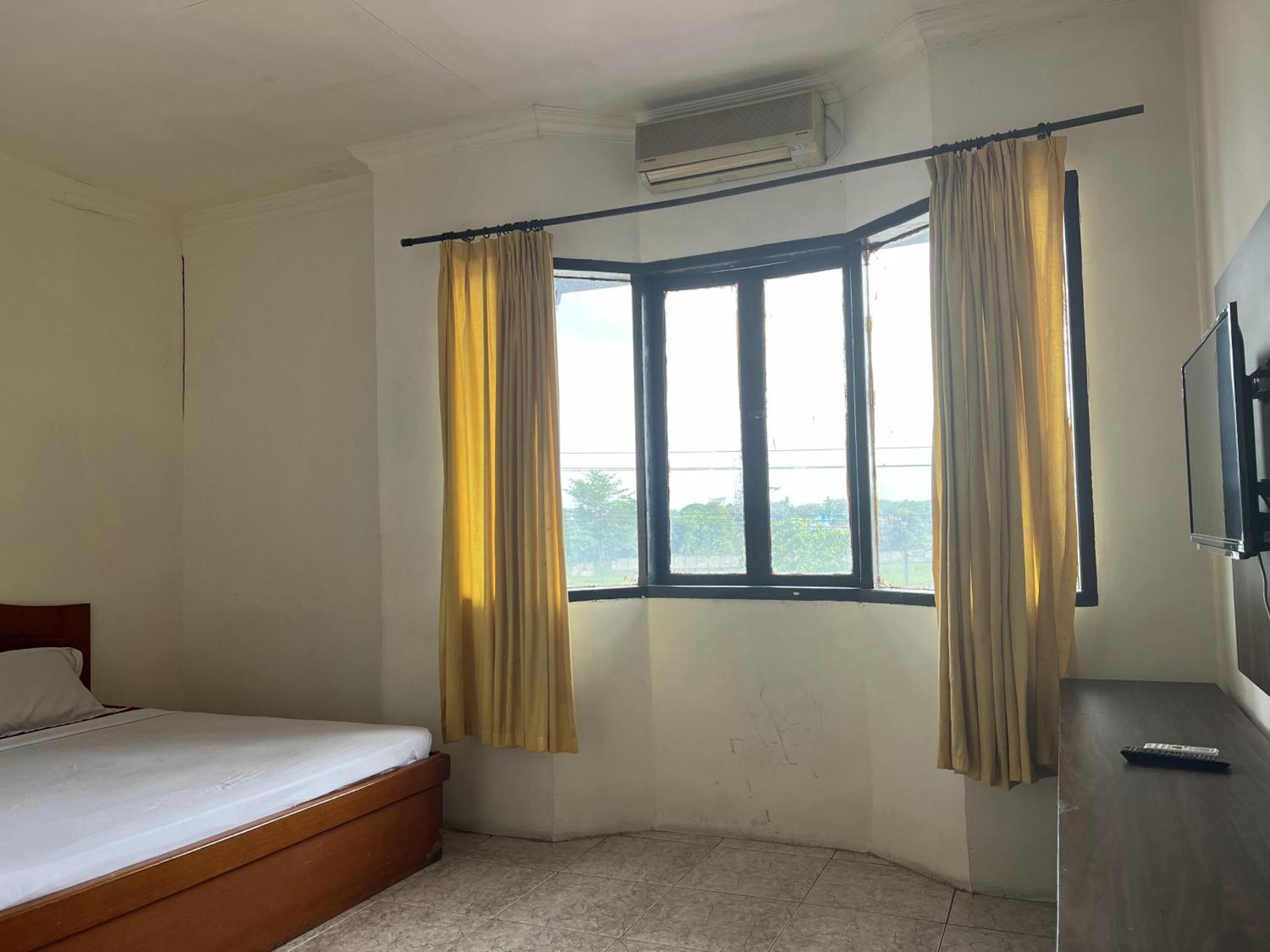 Oyo 92098 Kost Orange Syariah Hotel Makassar Bagian luar foto