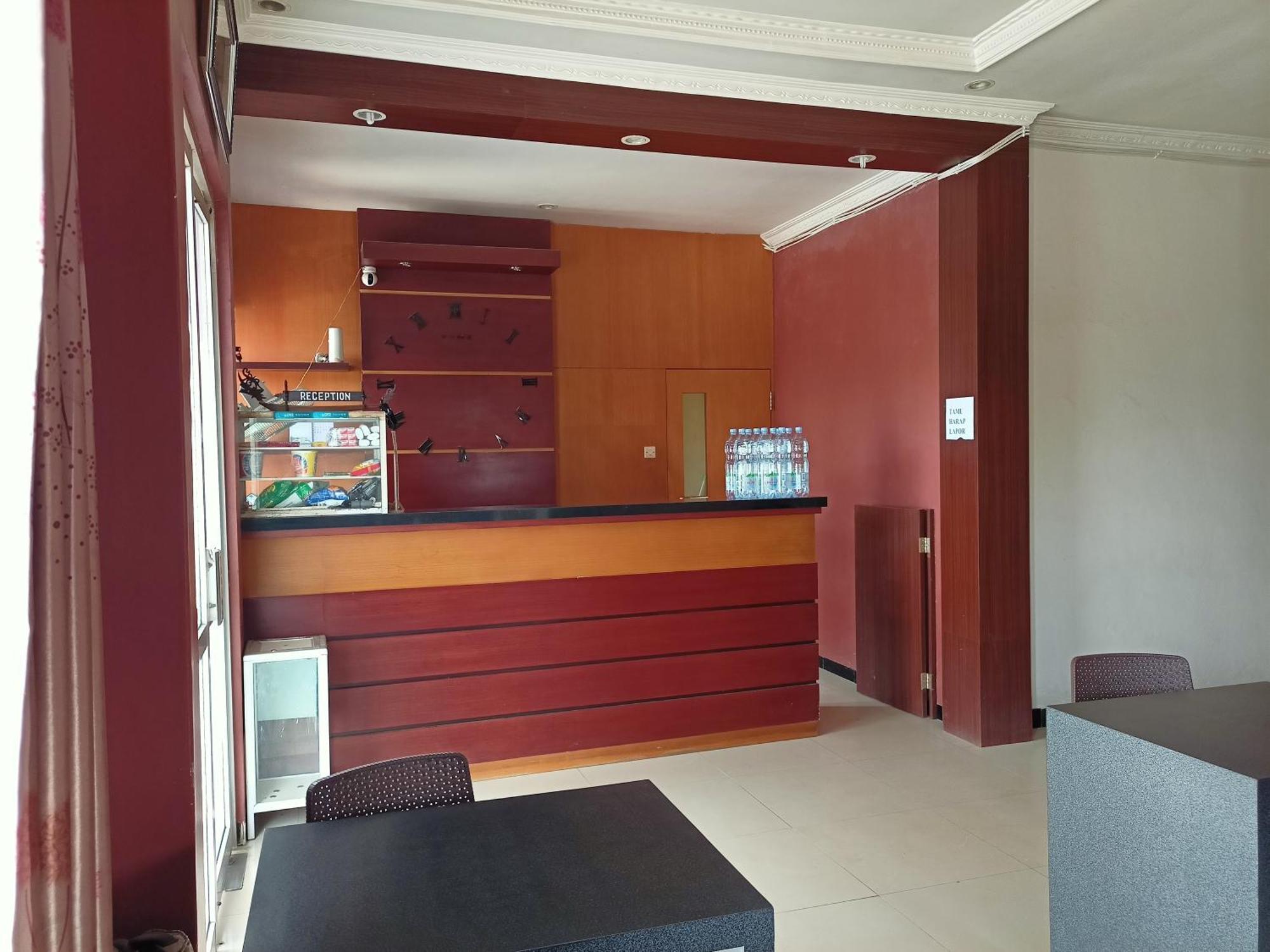 Oyo 92098 Kost Orange Syariah Hotel Makassar Bagian luar foto
