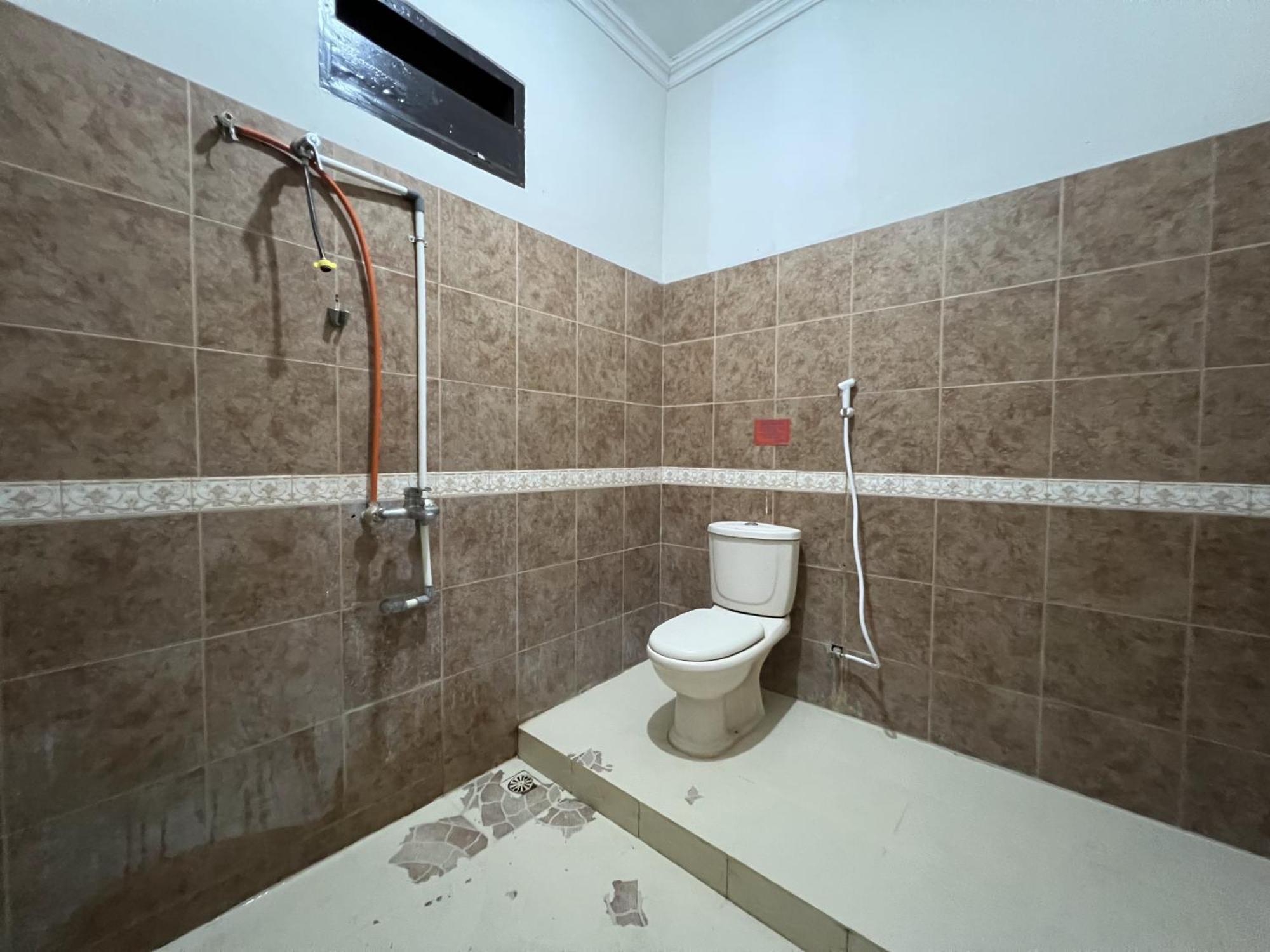 Oyo 92098 Kost Orange Syariah Hotel Makassar Bagian luar foto