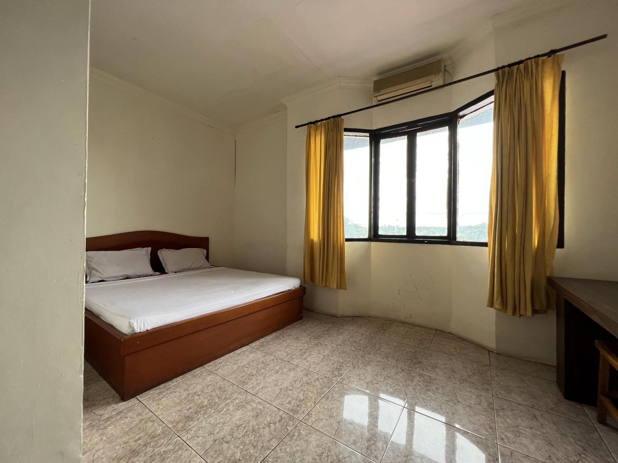 Oyo 92098 Kost Orange Syariah Hotel Makassar Bagian luar foto