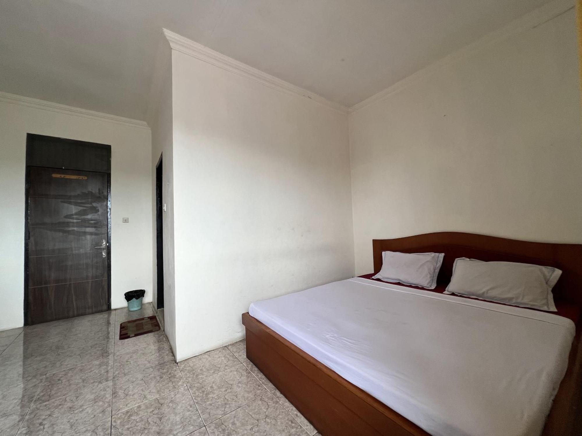 Oyo 92098 Kost Orange Syariah Hotel Makassar Bagian luar foto